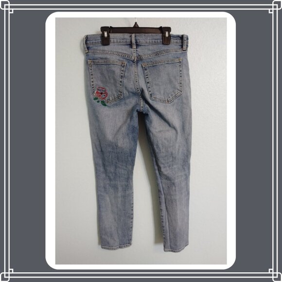 Women's GAP Distressed Embroidered Best Boyfriend Jeans with Roses and Birds - Picture 4 of 9